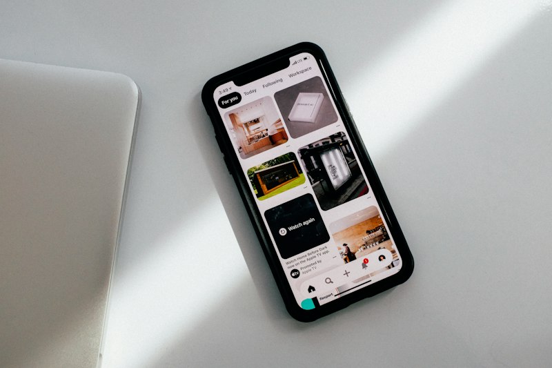 15W Ultra-Slim Qi Fast Wireless Charging Pad